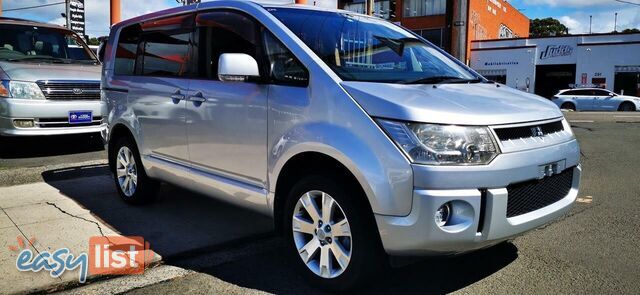 2010 MITSUBISHI DELICA D:5  -