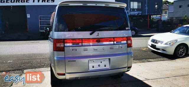 2010 MITSUBISHI DELICA D:5  -
