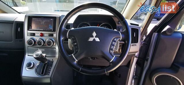 2010 MITSUBISHI DELICA D:5  -