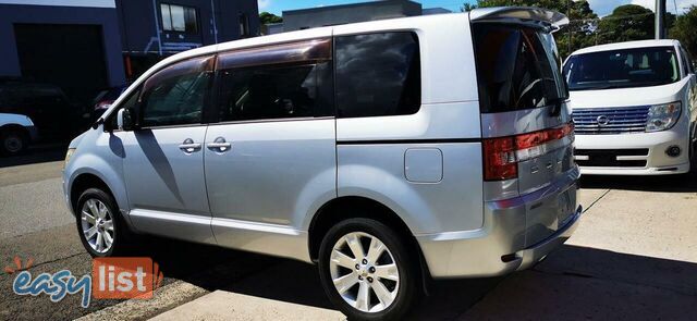 2010 MITSUBISHI DELICA D:5  -