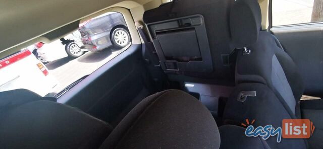 2010 MITSUBISHI DELICA D:5  -