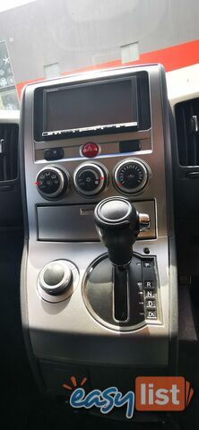 2010 MITSUBISHI DELICA D:5  -