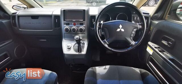 2010 MITSUBISHI DELICA D:5  -