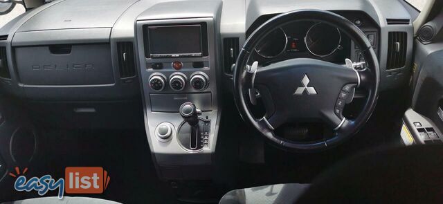 2010 MITSUBISHI DELICA D:5  -