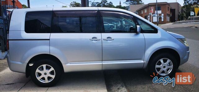 2010 MITSUBISHI DELICA D:5  -