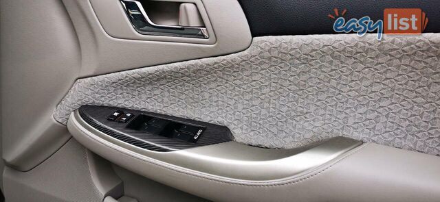 2010 TOYOTA CROWN HYBRID  -