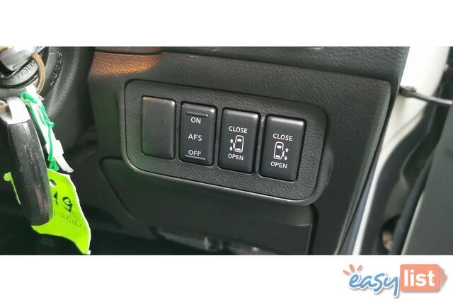 2010 NISSAN ELGRAND   OTHERCAR