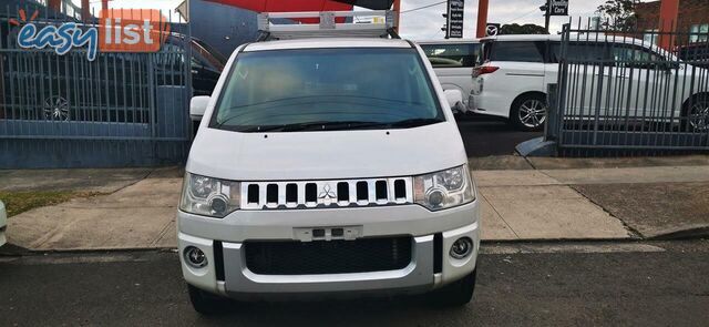 2010 MITSUBISHI DELICA D:5  -