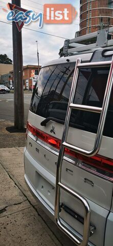 2010 MITSUBISHI DELICA D:5  -