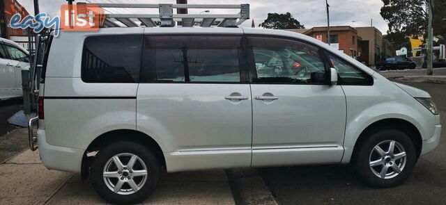 2010 MITSUBISHI DELICA D:5  -