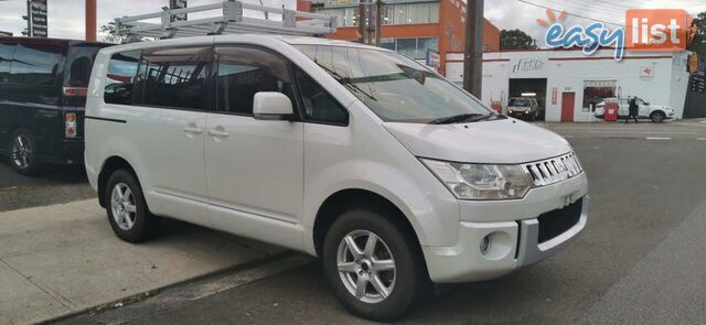 2010 MITSUBISHI DELICA D:5  -