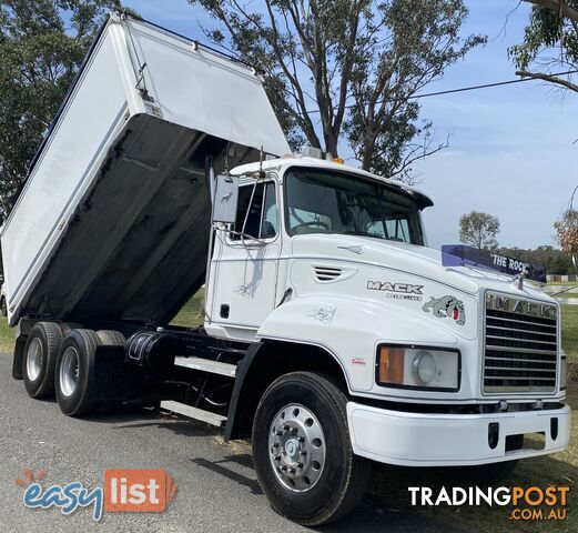 2004 MACK METROLINER TIPPER
