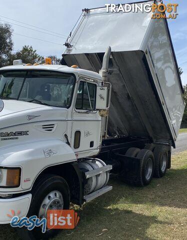 2004 MACK METROLINER TIPPER